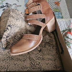 Freebird Tan Leather Women's Shoes